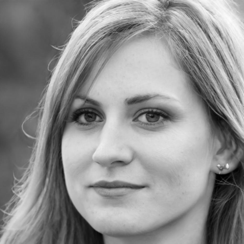 Dr. Sarah Müller, Finanzmarktanalystin